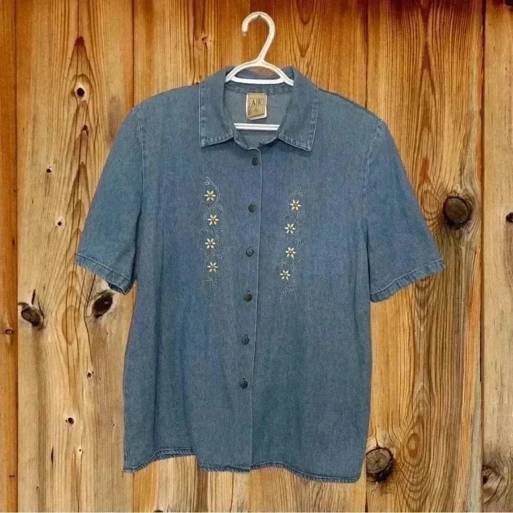 Vintage AE sport button-down, short sleeve, 100% cotton, beads and embroidery